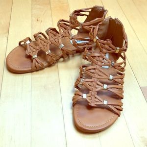 Steve Madden Gladiator sandals in brown- size 4